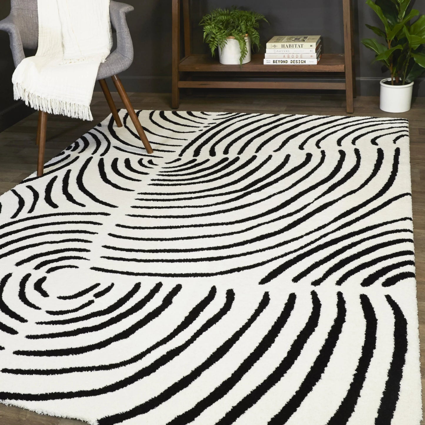 Black and White Geomatrical Classic Design Rug