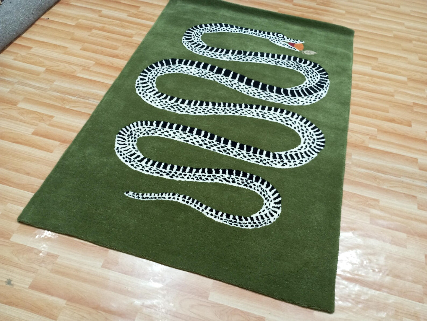 Wild Snake hand tufted woolen Area Green Rug-Bisha-Rugs