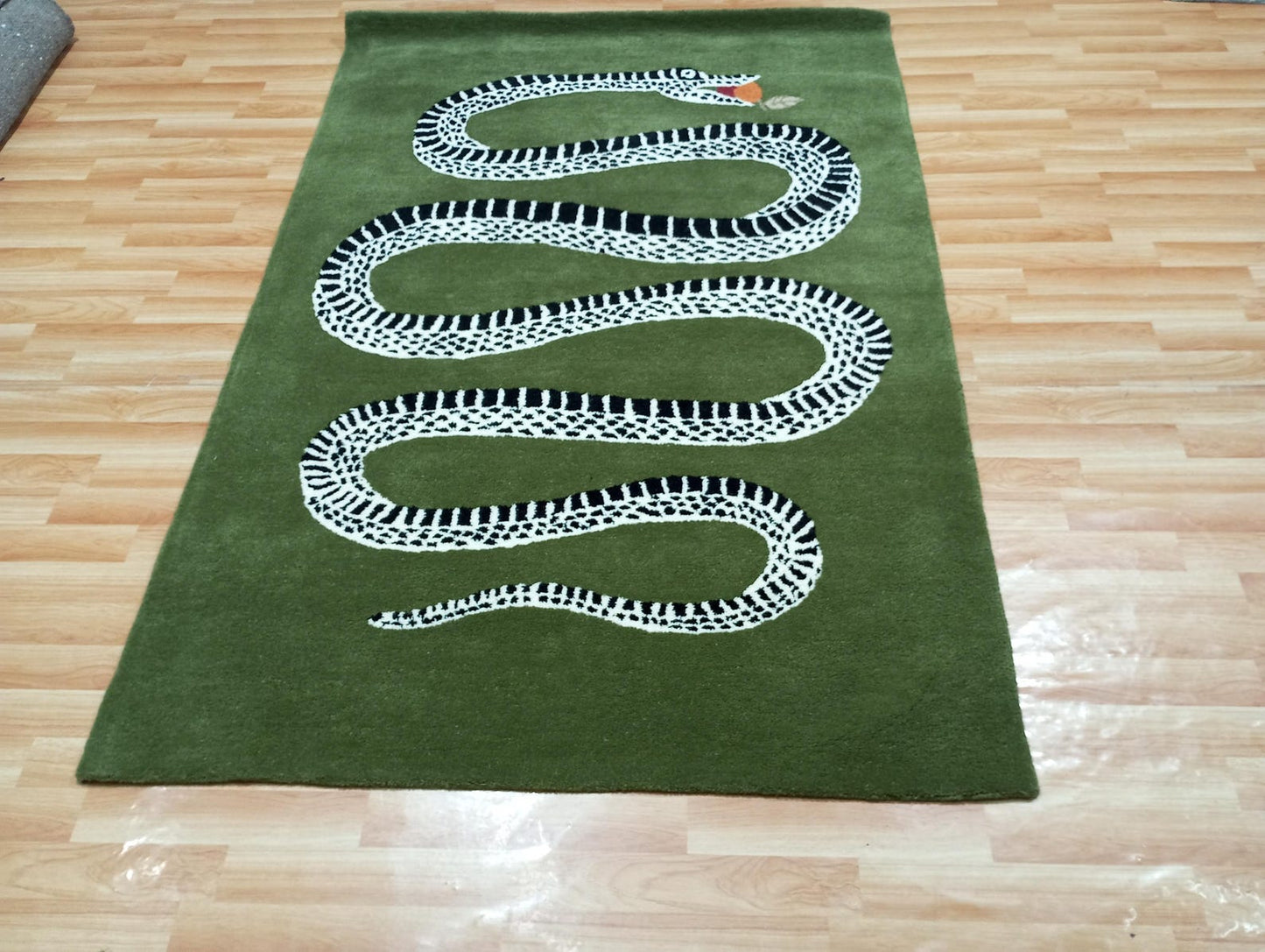 Wild Snake hand tufted woolen Area Green Rug-Bisha-Rugs