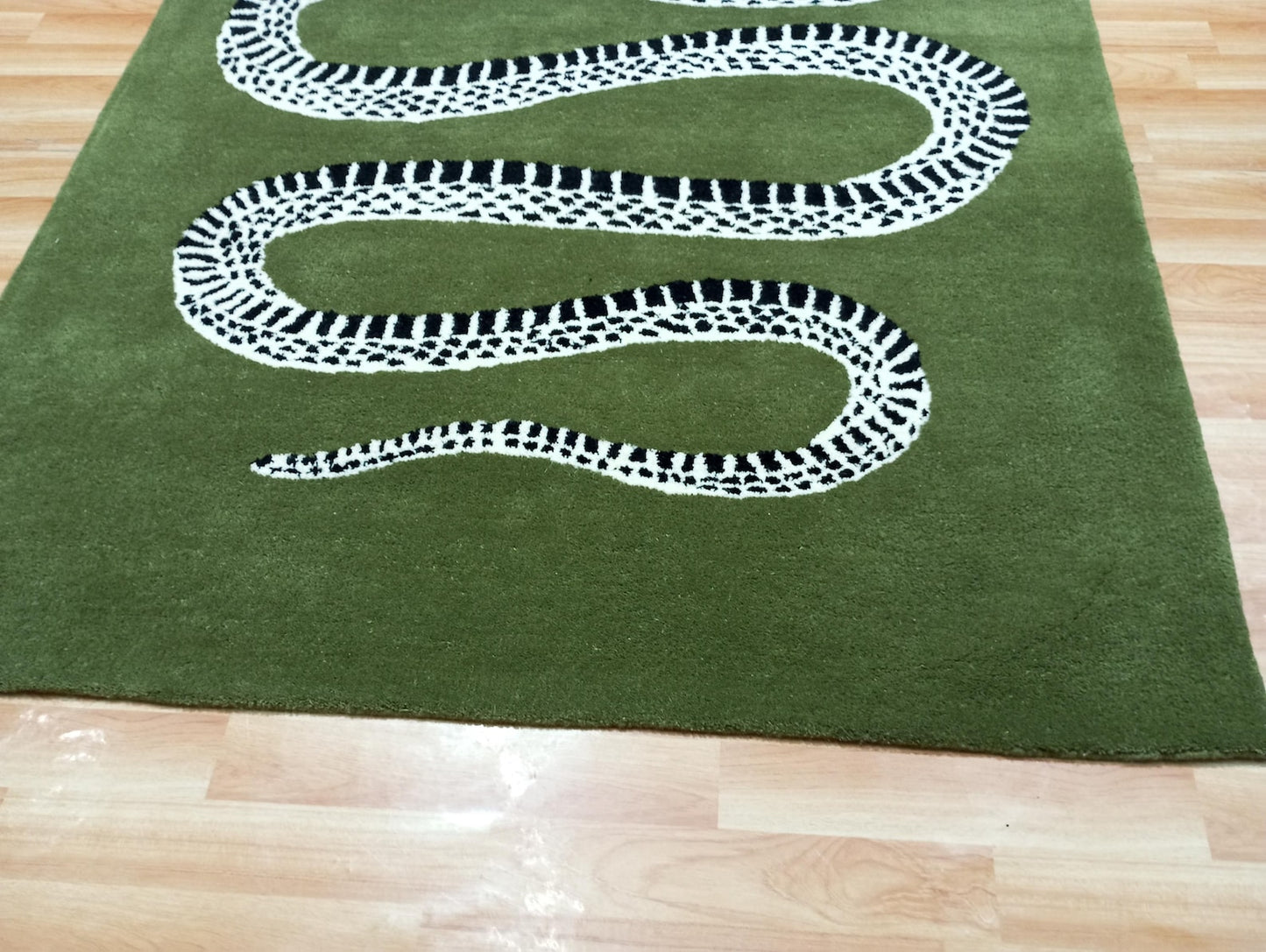 Wild Snake hand tufted woolen Area Green Rug-Bisha-Rugs