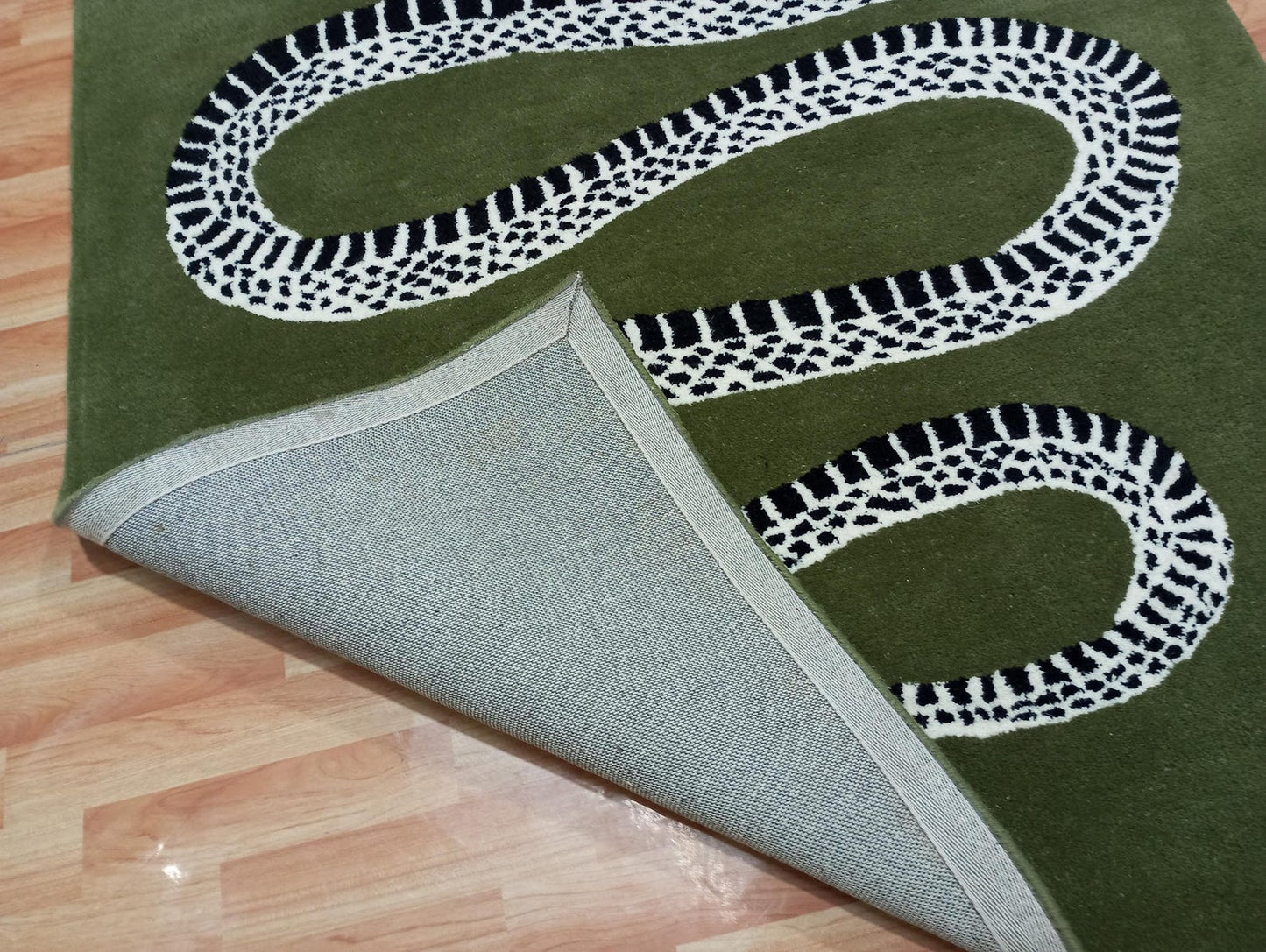 Wild Snake hand tufted woolen Area Green Rug-Bisha-Rugs