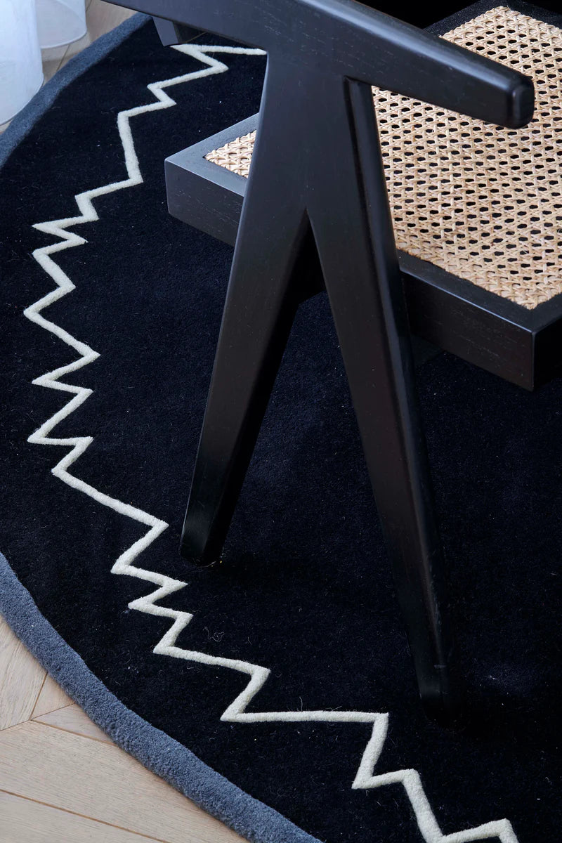 Black color Modern Design Rug -Bisha Rugs