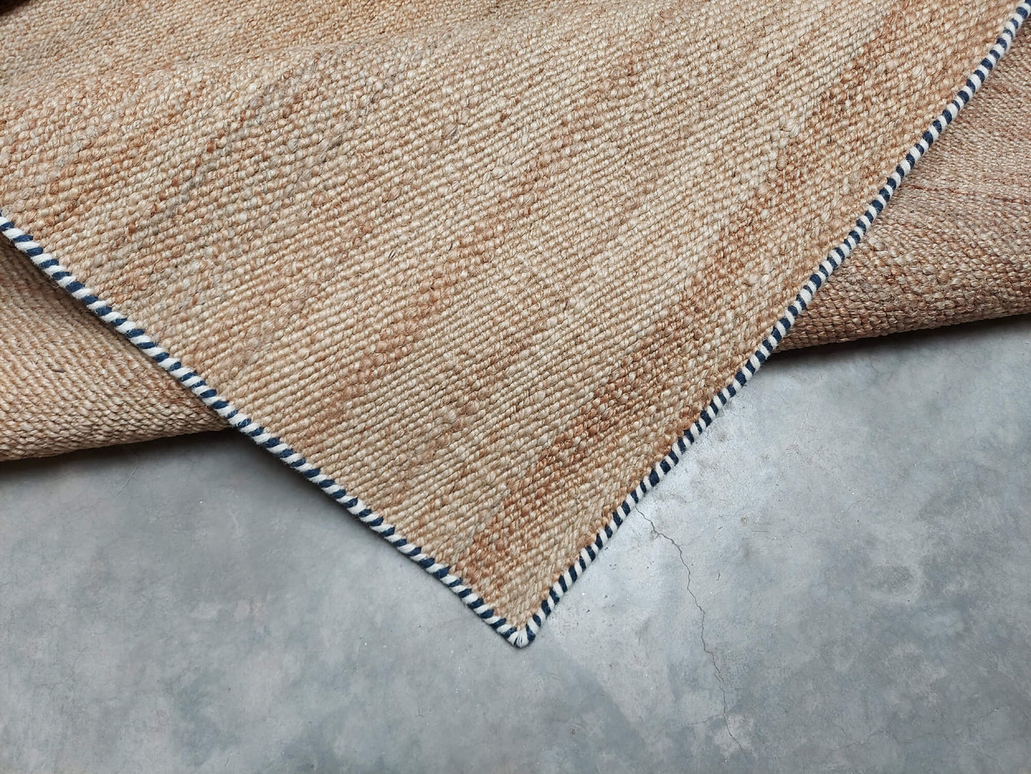 BENGAL CARNIVAL – NATURAL JUTE WITH NAVY & WHITE RUGS