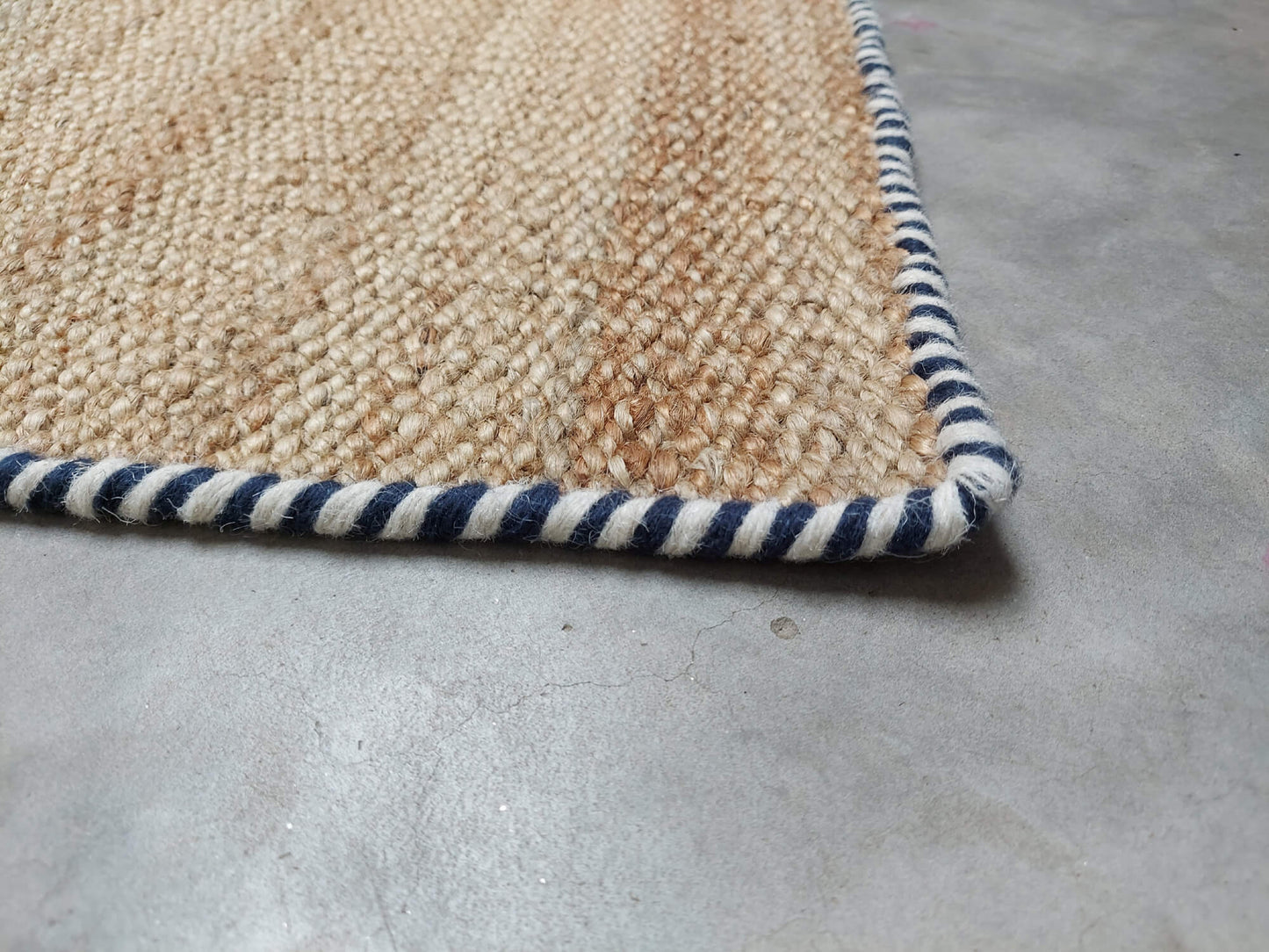 BENGAL CARNIVAL – NATURAL JUTE WITH NAVY & WHITE RUGS