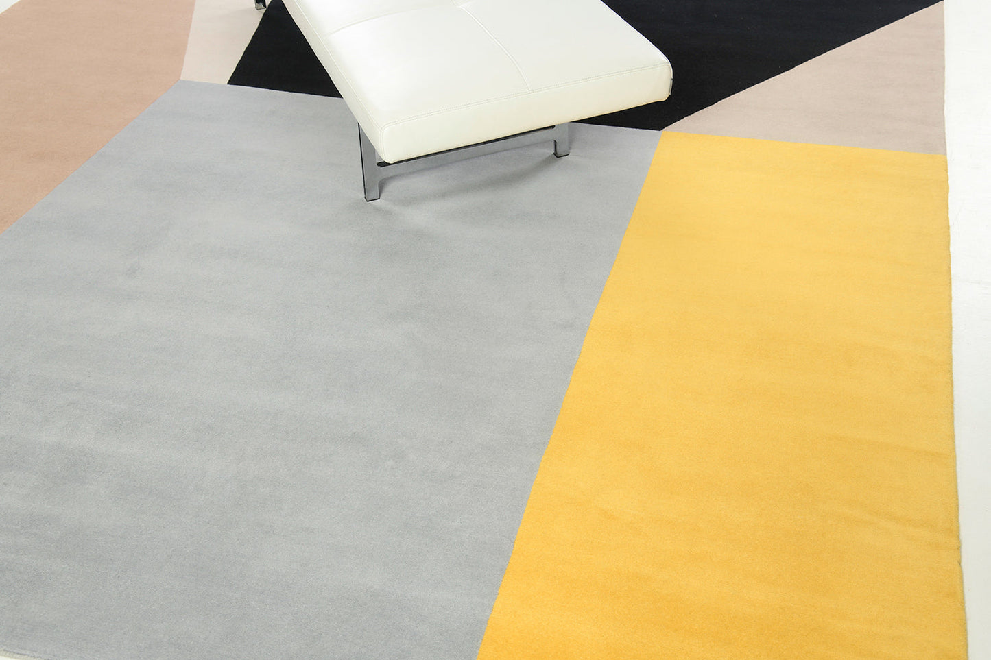 Murtos Design Area Rug