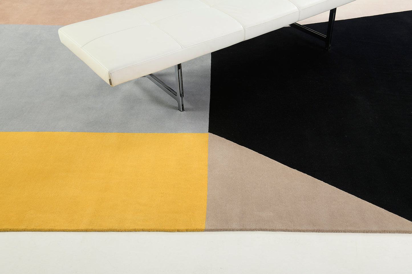Murtos Design Area Rug