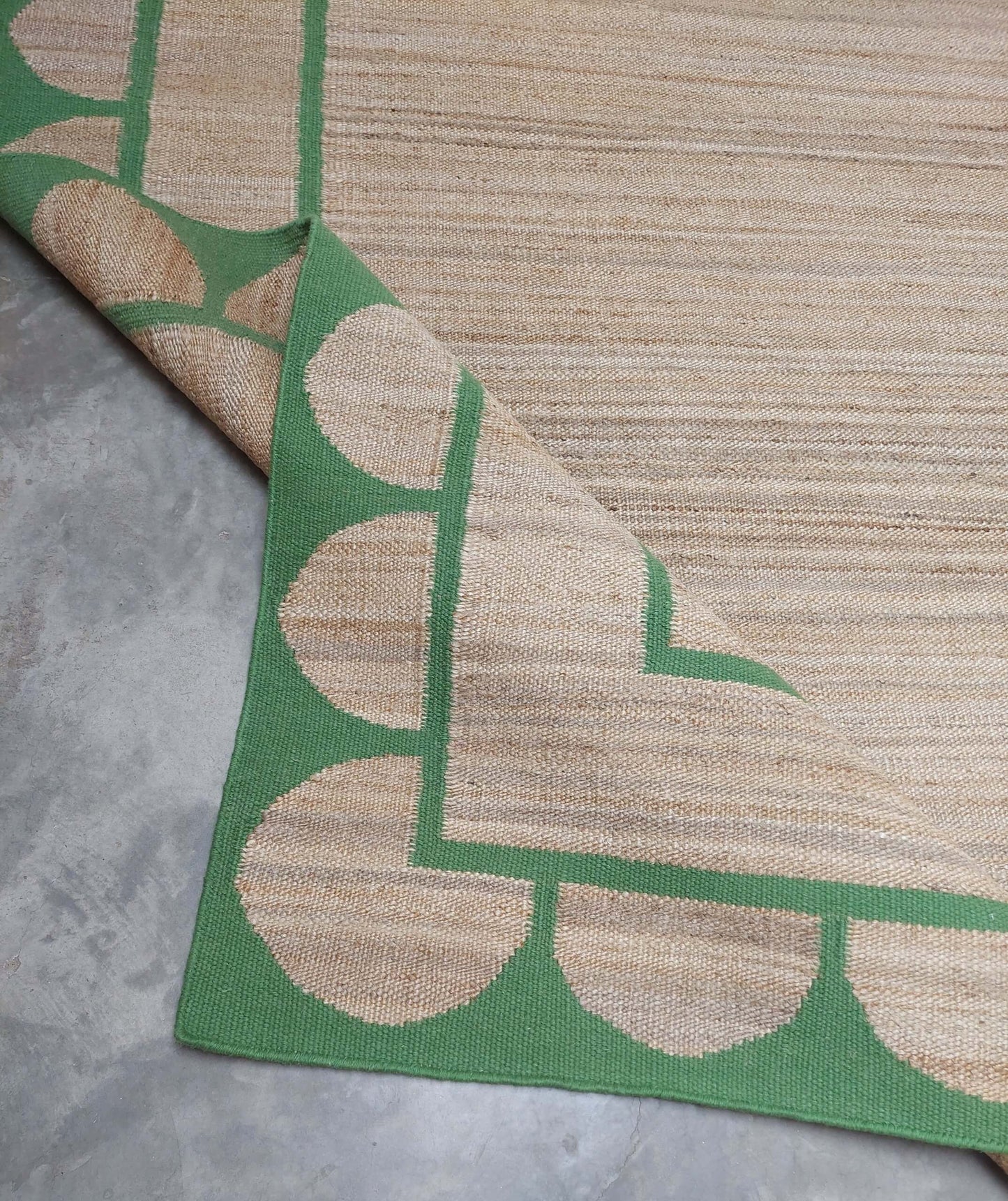 BOXED SCALLOP – NATURAL JUTE & CLOVER RUGS