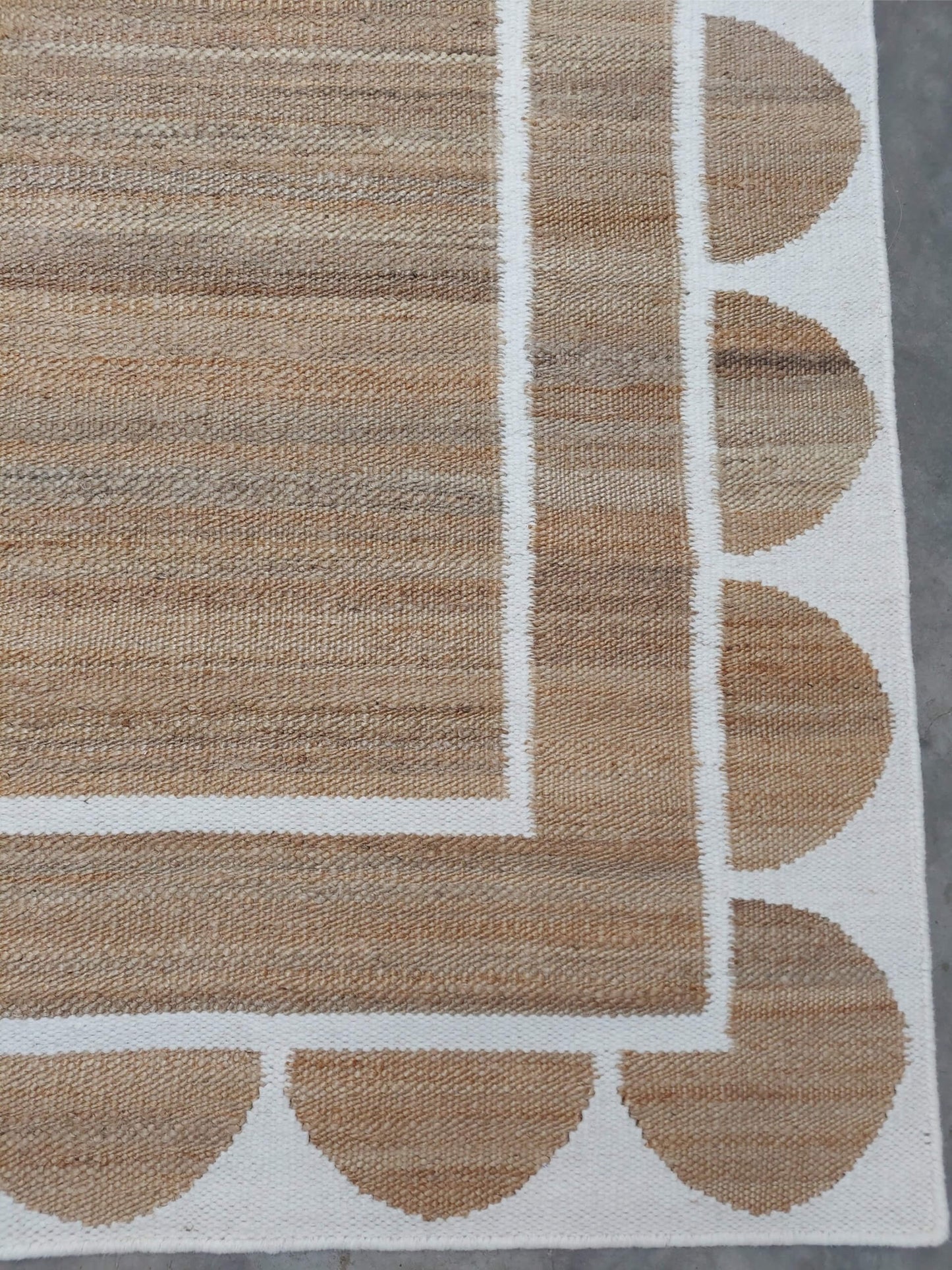 BOXED SCALLOP – NATURAL JUTE & WINTER WHITE RUGS