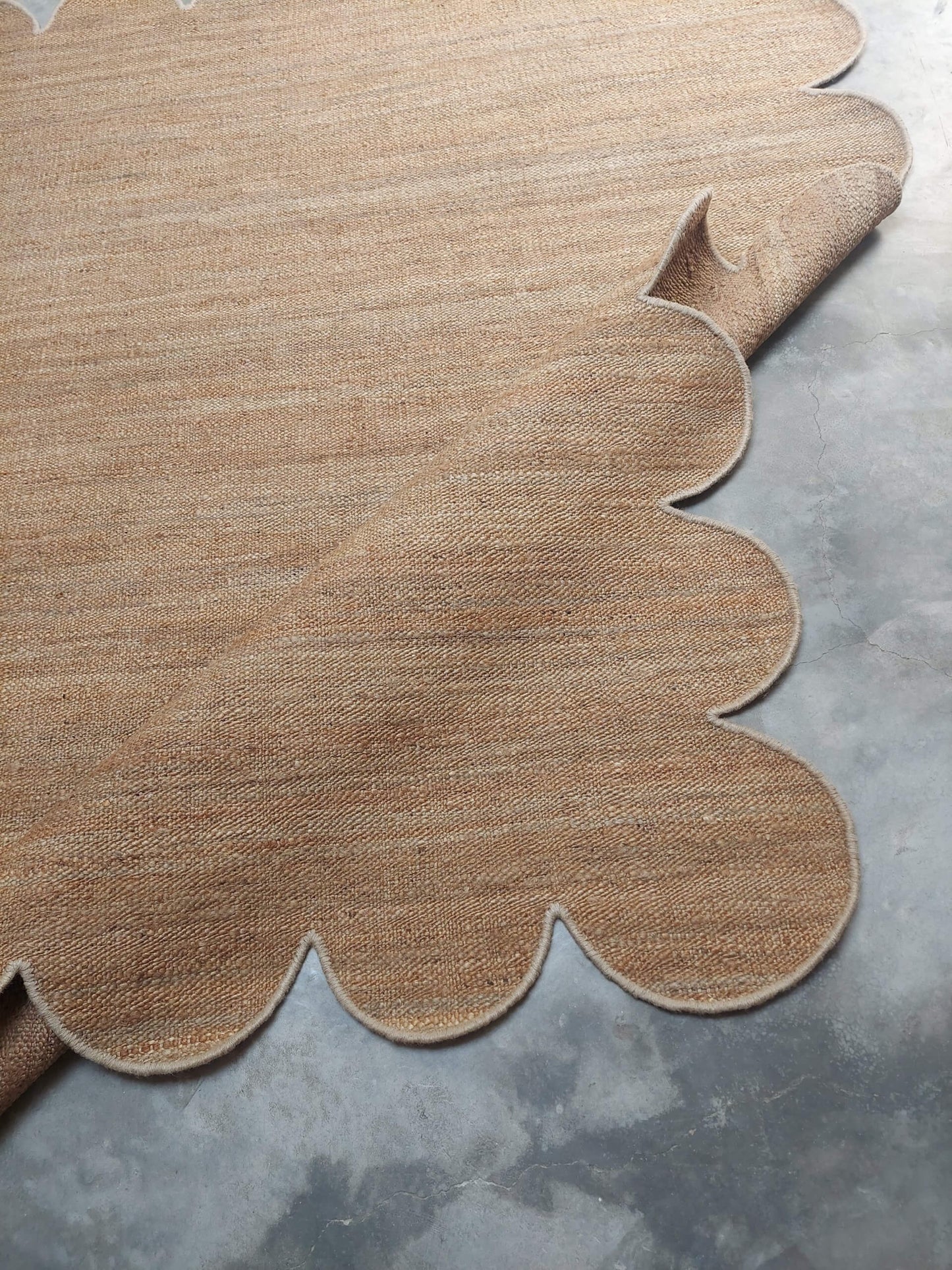 DELUX SCALLOP – NATURAL JUTE RUGS