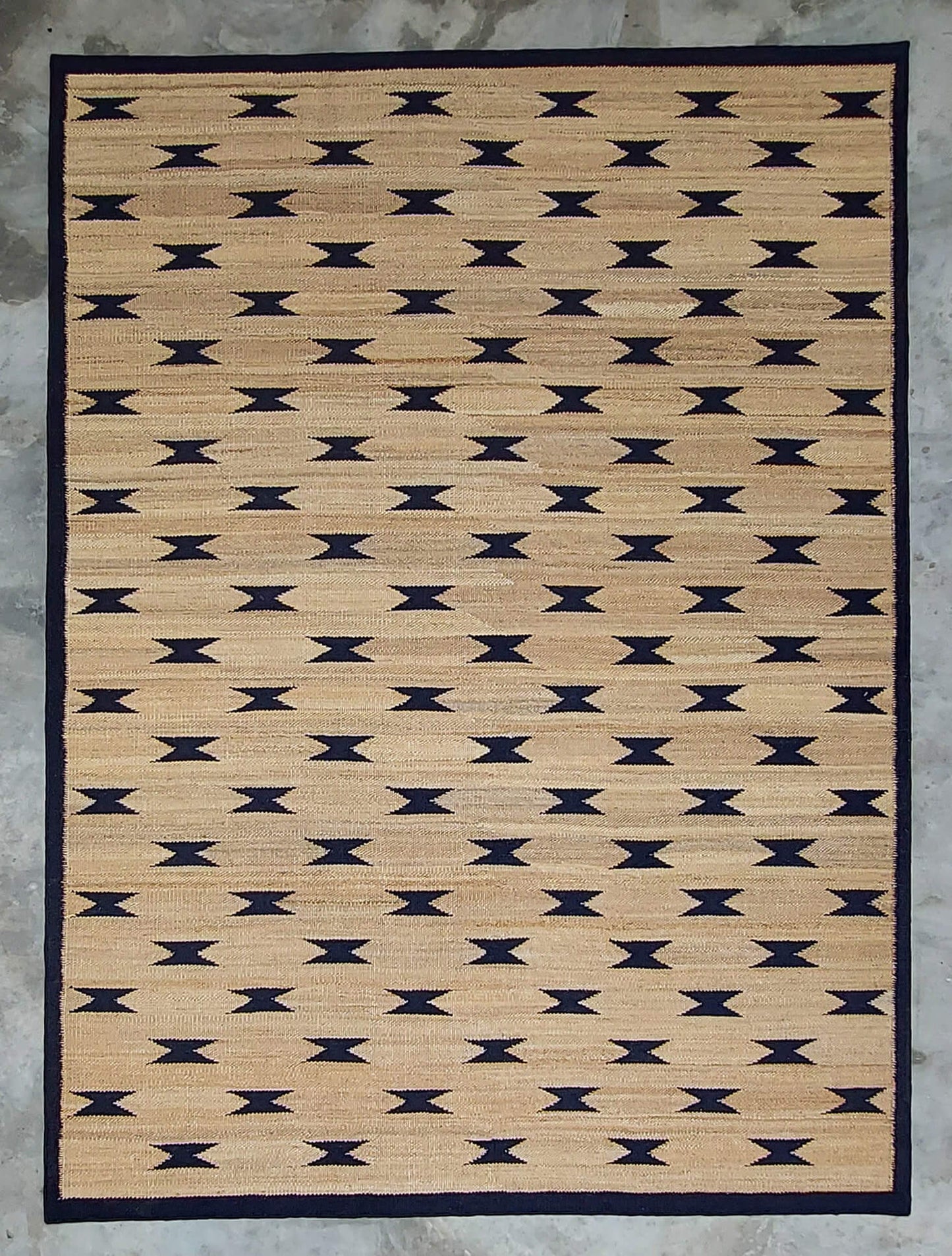 NATURAL JUTE & BLACK RUGS