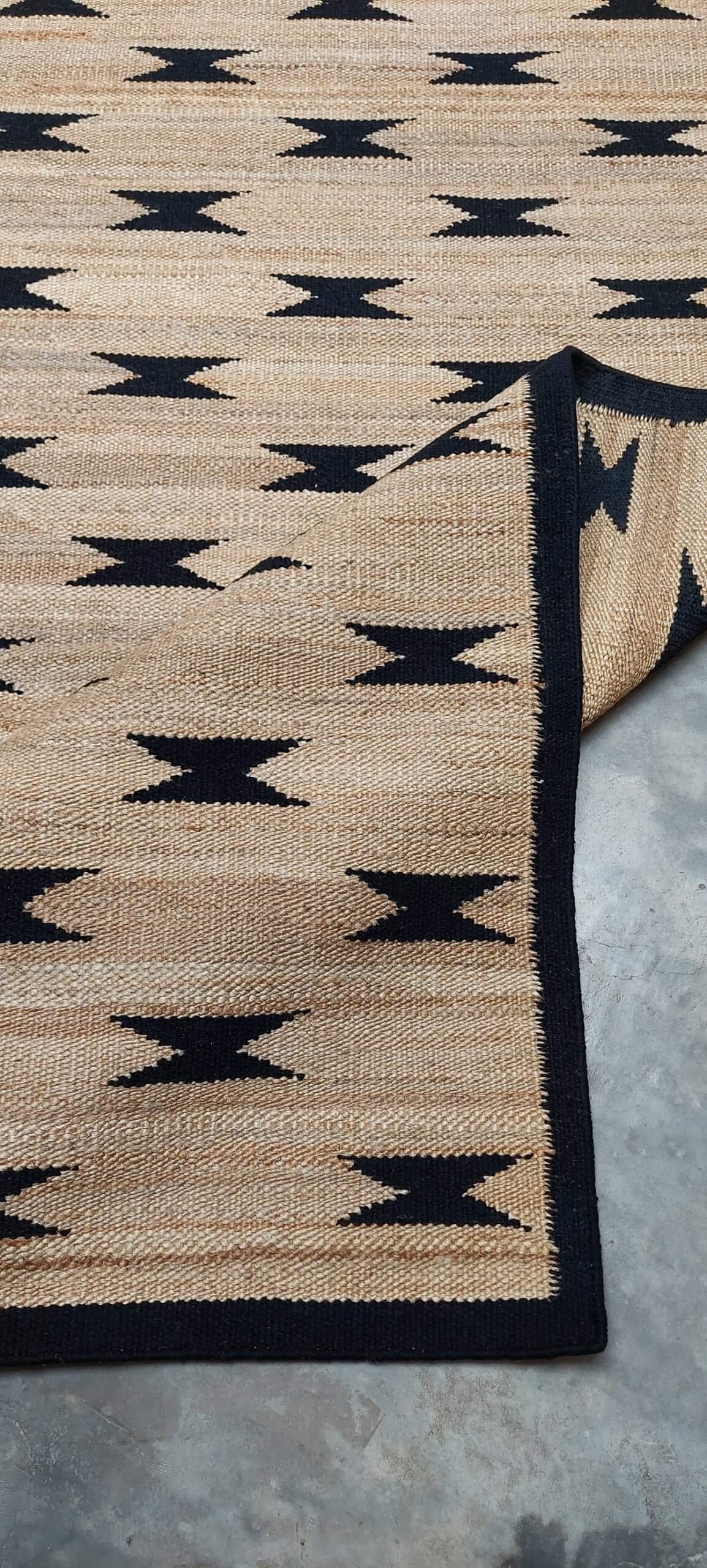 NATURAL JUTE & BLACK RUGS