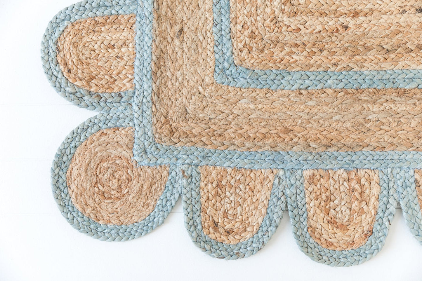 SEA BLUE SCALLOPED JUTE Handwoven