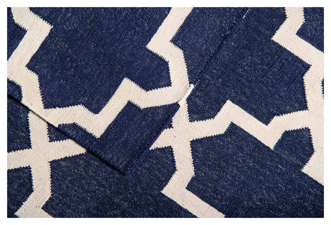 CASABLANCA – ROYAL NAVY & WHITE RUGS