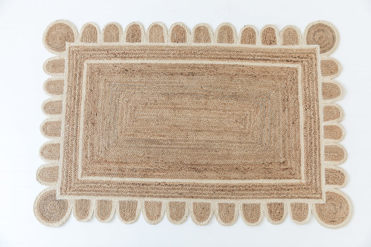 WHITE SCALLOPED JUTE Handwoven