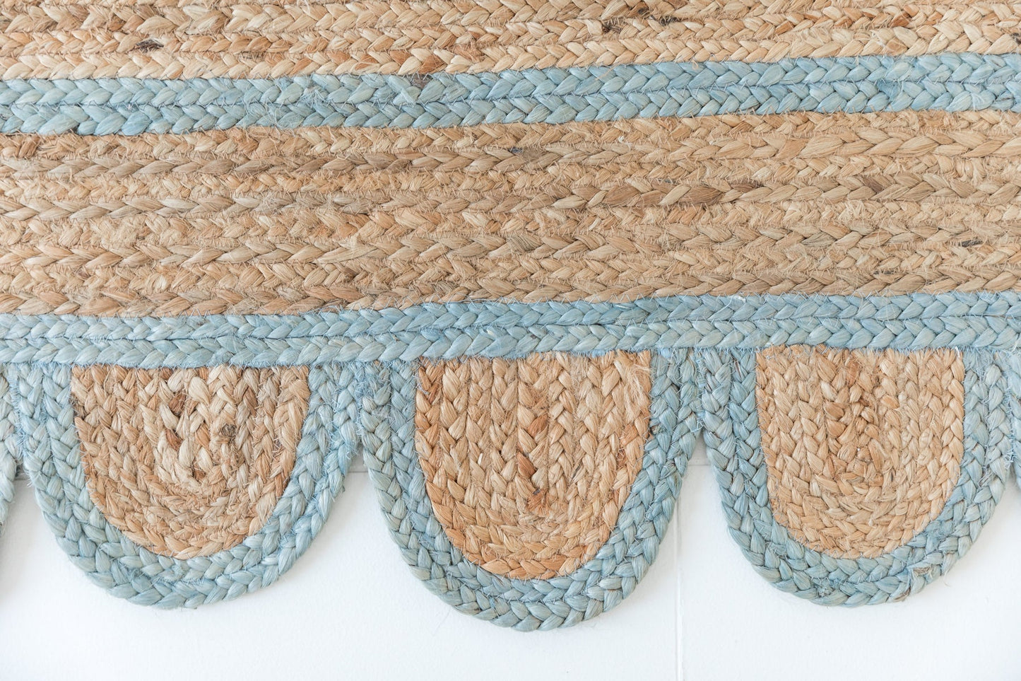 SEA BLUE SCALLOPED JUTE Handwoven