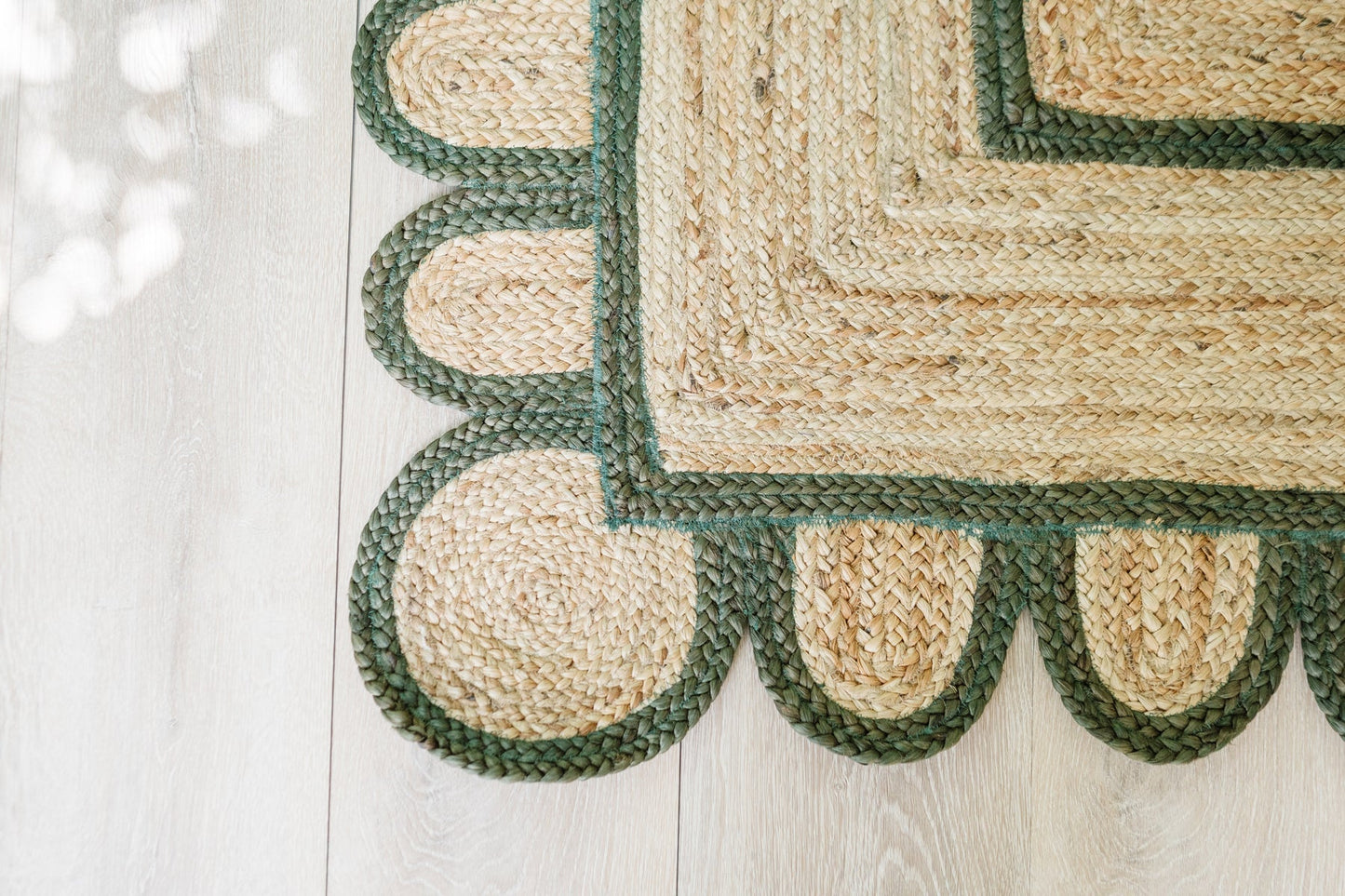 FOREST GREEN SCALLOPED JUTE Handwoven