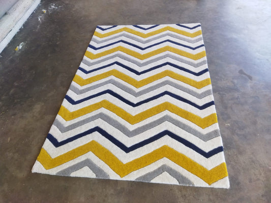 Luxurious Hand-Tufted Rug for Living Area