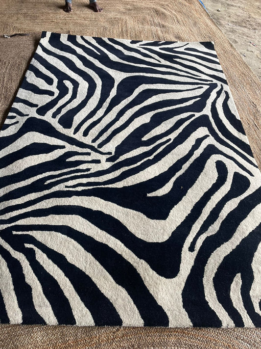 Elegant Rug for Classic  Interiors