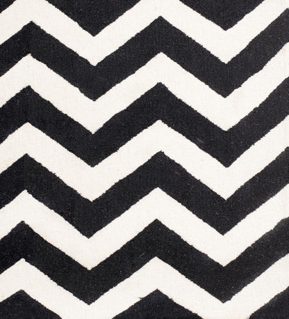 Blank and white Geometrical Design Hand-Tufted Area Rug