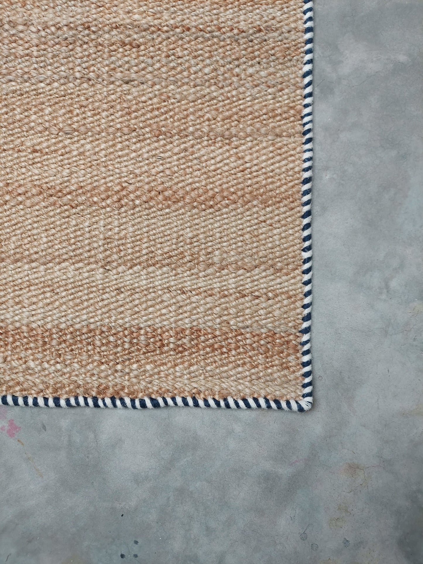 BENGAL CARNIVAL – NATURAL JUTE WITH NAVY & WHITE RUGS
