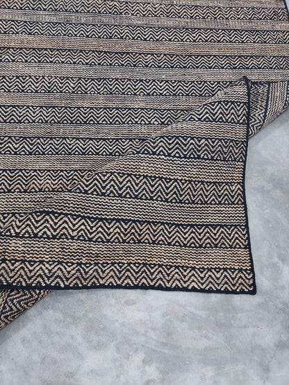 CHEVRON LINES – NATURAL JUTE & BLACK RUGS