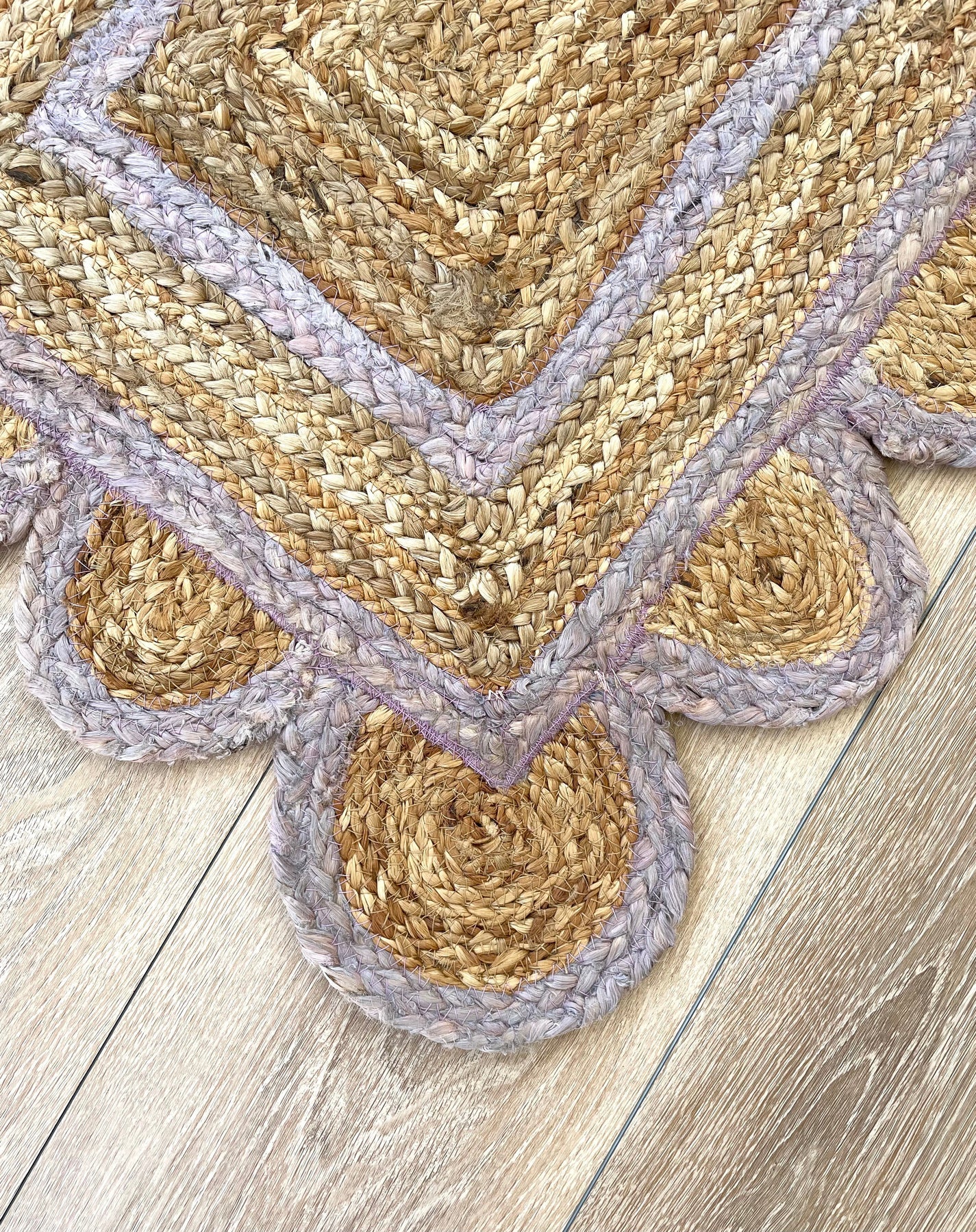 LILAC SCALLOPED JUTE Handwoven